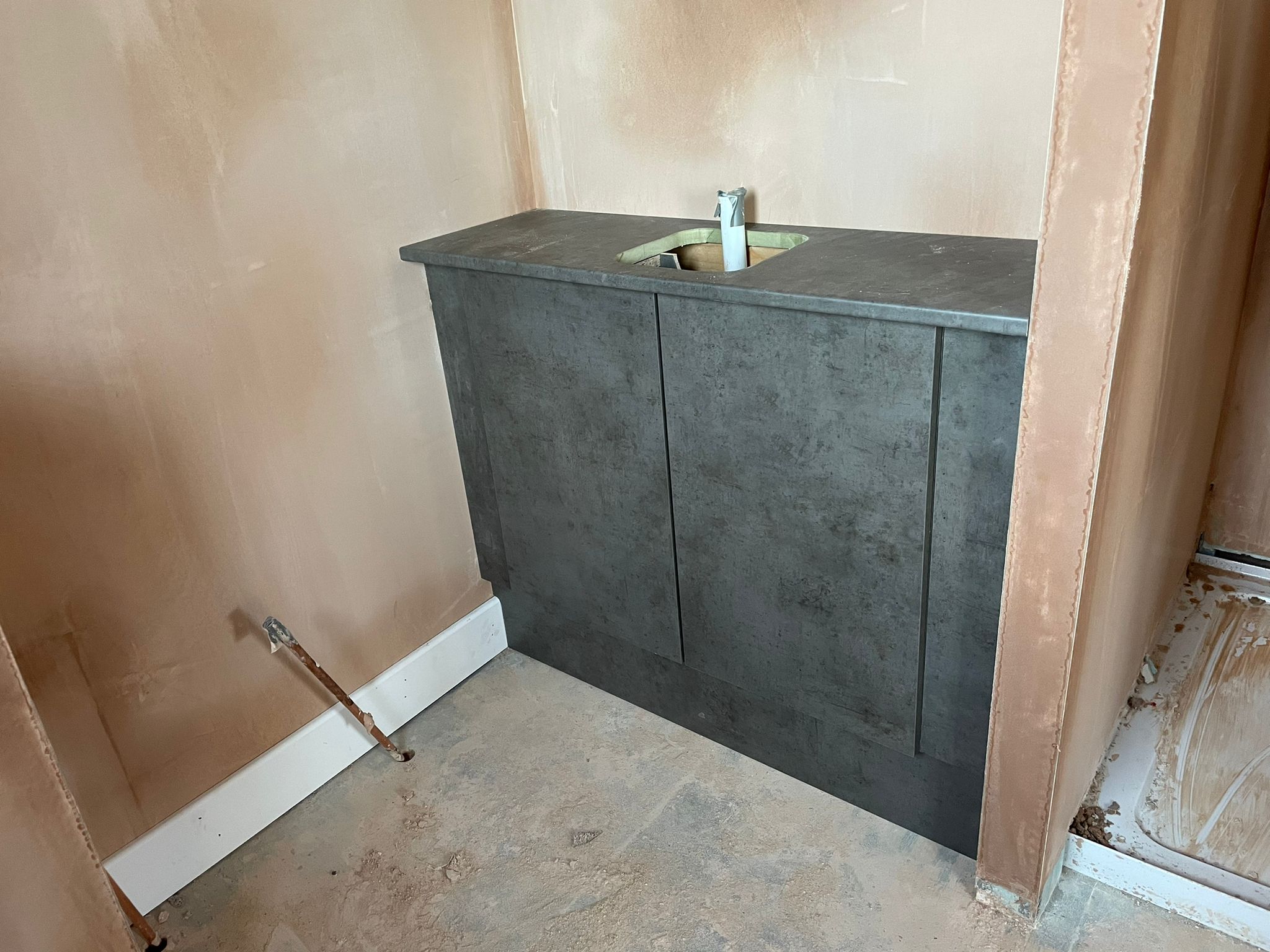 Fitted bathroom vanity unit